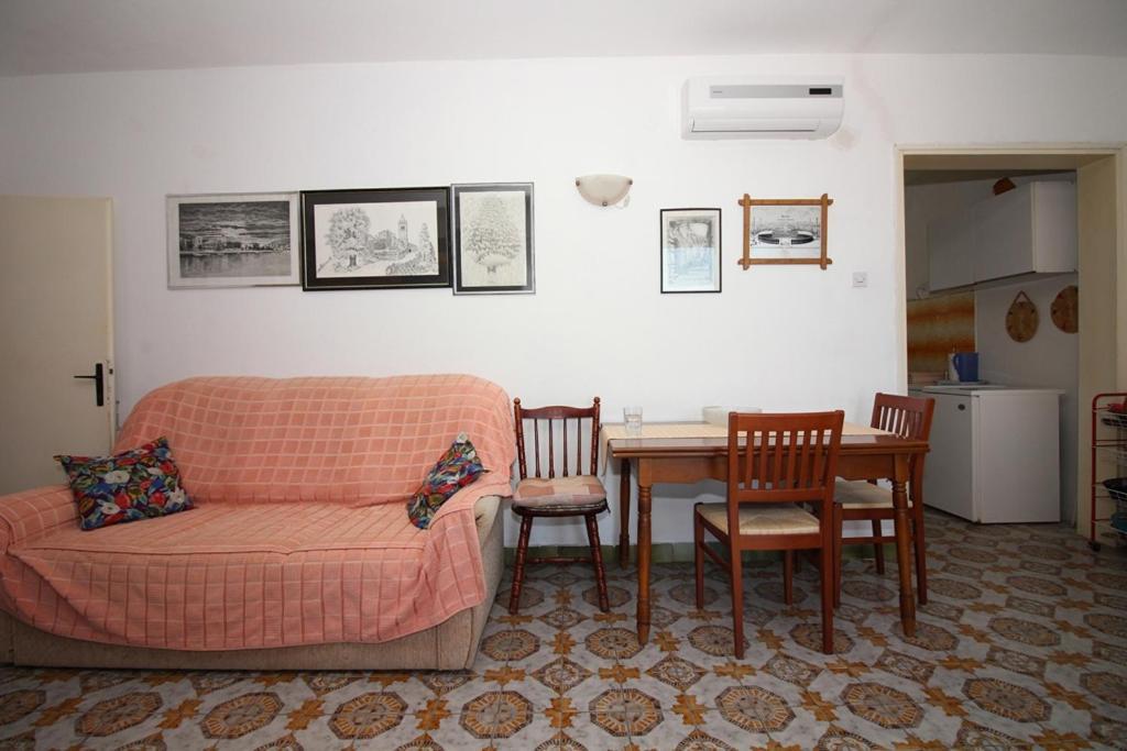 Apartment 3 Bedroom In