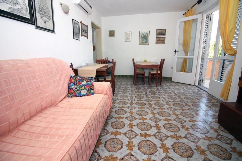 Apartment 3 Bedroom In *