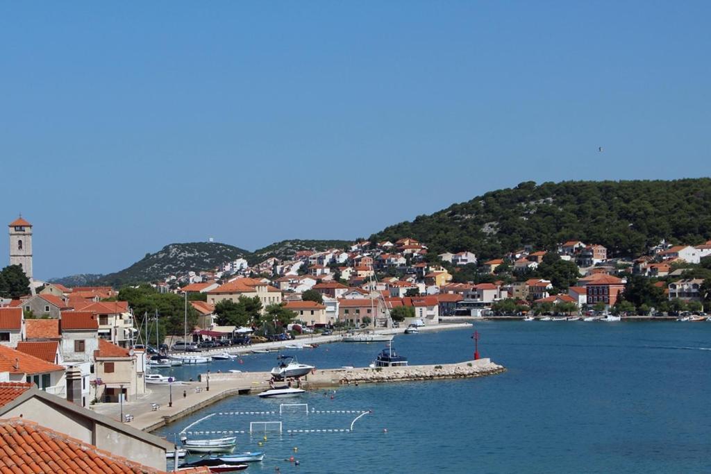 Apartment 3 Bedroom In Tisno